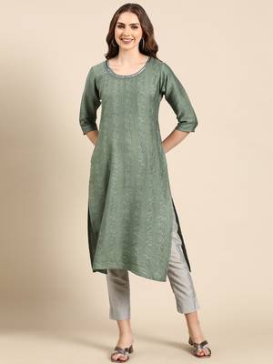 Showoff women's knee length scoop neck green woven design anarkali kurta 3
