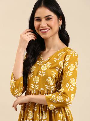 Showoff women's calf length v-neck mustard floral a-line kurta 2