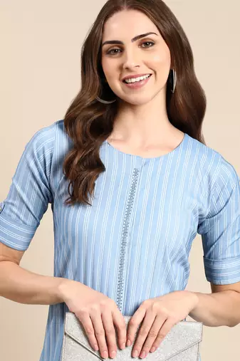 women's knee length scoop neck blue striped straight kurta