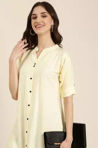 Showoff women's knee length mandarin collar cream solid straight kurta
