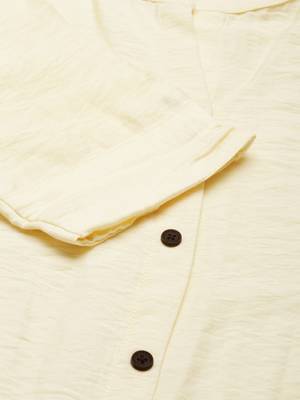 Showoff women's knee length mandarin collar cream solid straight kurta 4