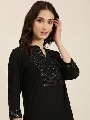Showoff women's calf length mandarin collar black solid straight kurta 2