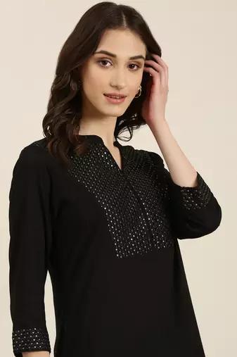 Showoff women's calf length mandarin collar black solid straight kurta