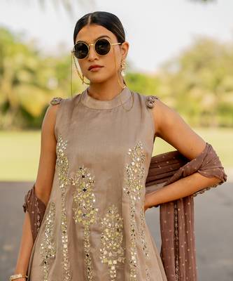 Silver tissue embroidered gharara set 4