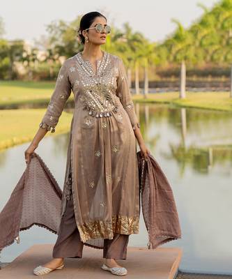 Silver tissue embroidered kurta set 2