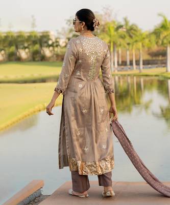 Silver tissue embroidered kurta set 4