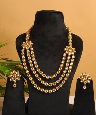 Two layered kundan flower embossed necklace set 4
