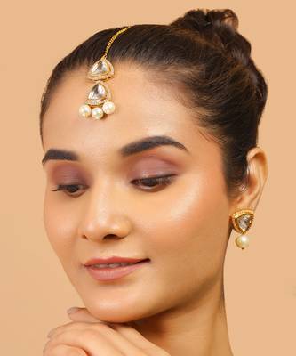 Handcrafted kundan polki earrings & maang tikka set 2