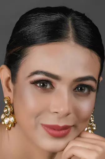 Handcrafted kundan earrings