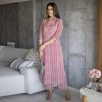 Women's Pink Pure Muslin Heavy Digital Printed Kurta Pant Set 1