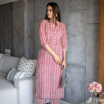 Women's Pink Pure Muslin Heavy Digital Printed Kurta Pant Set 2