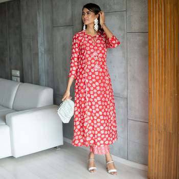 Women's Red Pure Muslin Heavy Digital Printed Kurta Pant Set 2