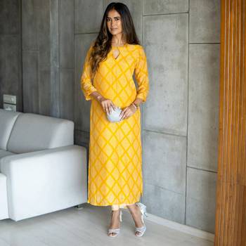 Women's Yellow Pure Muslin Heavy Digital Printed Kurta Pant Set 1