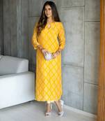 Women's Yellow Pure Muslin Heavy Digital Printed Kurta Pant Set