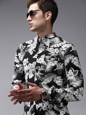SHOWOFF Men's Mandarin Collar Black Printed Blazer 1