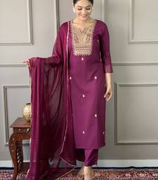 Light Green Silk Blend Jacquard Straight Kurta Pant & Dupatta Set main image 1