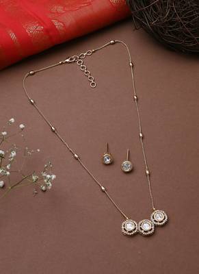 Elegant Gold-Toned Kundan Necklace Set 2