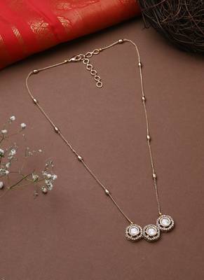 Elegant Gold-Toned Kundan Necklace Set 3