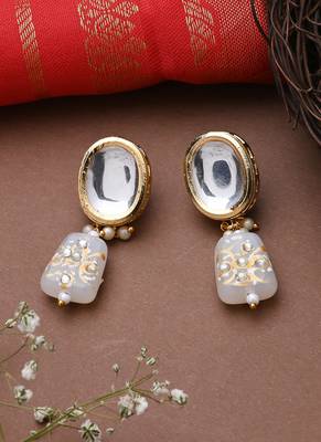 White Choker Set With Earrings 2