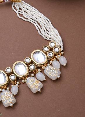 White Choker Set With Earrings 4