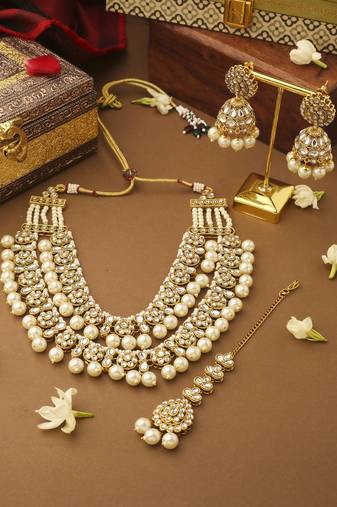 Dual Layered Kundan Necklalce Set With Earrings And Maang Tikka
