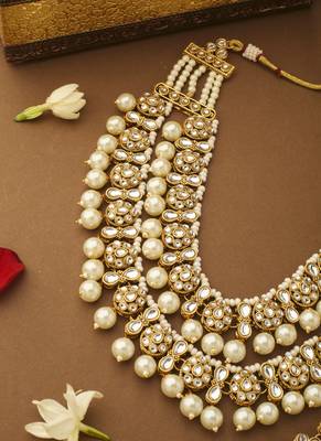 Dual Layered Kundan Necklalce Set With Earrings And Maang Tikka 3
