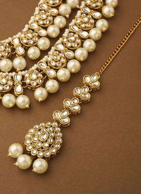 Dual Layered Kundan Necklalce Set With Earrings And Maang Tikka 4