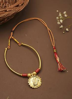 Gold Laxmi Motif Round Necklace Set 1