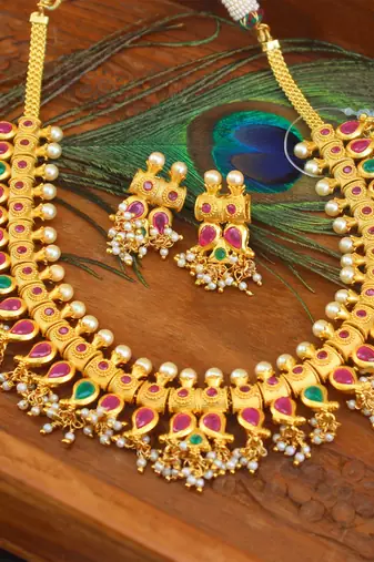 Designer gold plated kempu gutta pusalu necklace set