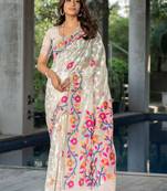 Floral Elegance Bengal Handloom Jamdani Saree With Thread Tassels On Pallu With Matching Blouse.