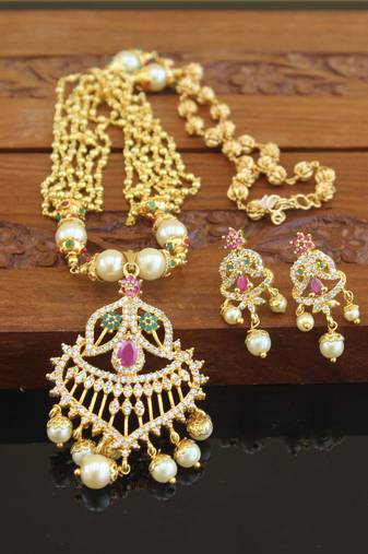 Elegant gold plated necklace set