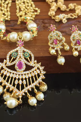 Elegant gold plated necklace set