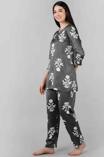 grey color printed cotton styles night suits