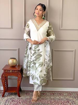 Women French crepe Embroidered and Printed Kurta Pant Dupatta Set 4