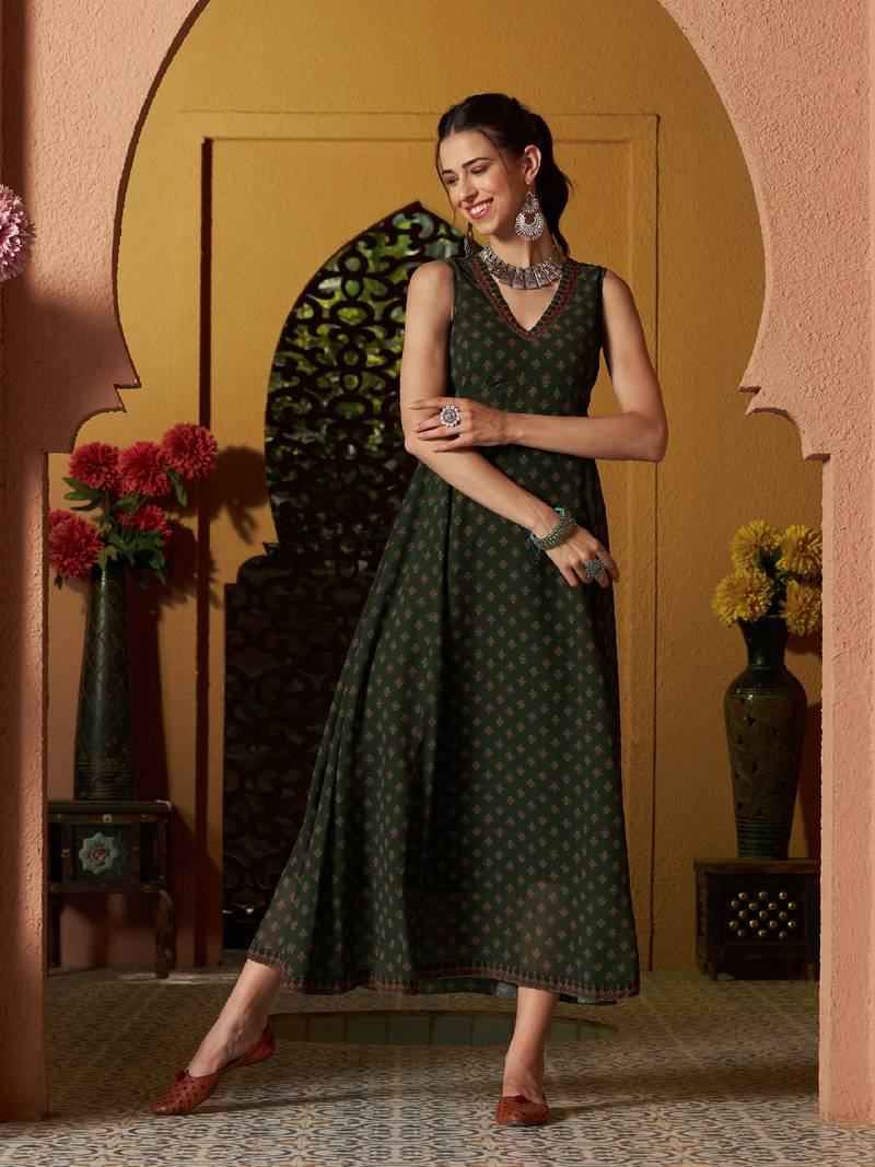 floral flowy dress Sleeveless Ruched Bodice A Line Midi - LARGE / PINK Color:Navy-Rose Maggy London Women's Diagonal CELEBRATE_40 casual outings