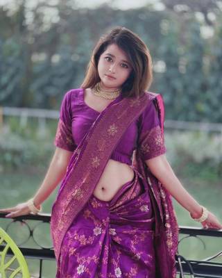 Purple Silk Blend Woven Saree 4