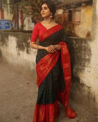 Green Silk Blend Woven Wedding Saree 1