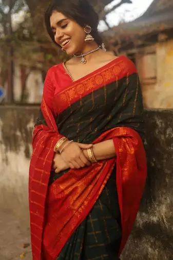 Green Silk Blend Woven Wedding Saree
