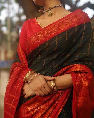 Green Silk Blend Woven Wedding Saree 5