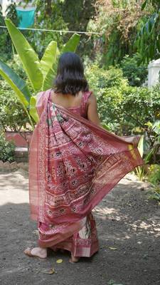 Coral Silk Blend Floral Print Zari Border Saree With Unstitched Blouse Piece 4