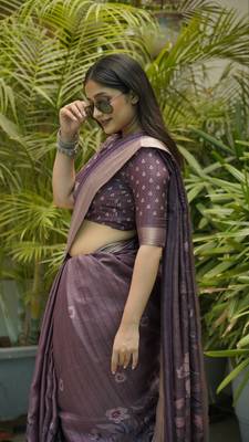 Dusty Wine Silk Blend Floral Print Zari Border Saree With Unstitched Blouse Piece 3