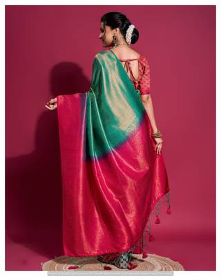 Green Silk Saree With Unstitched Blouse Piece 2