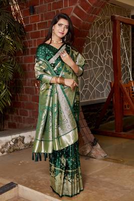 Koram Green Kanjivaram Soft Satin Silk Zari Weaving Border And Woven Pallu Saree With Blouse For Women  2