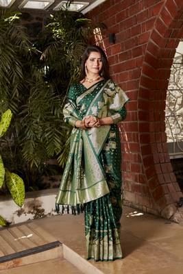 Koram Green Kanjivaram Soft Satin Silk Zari Weaving Border And Woven Pallu Saree With Blouse For Women  3