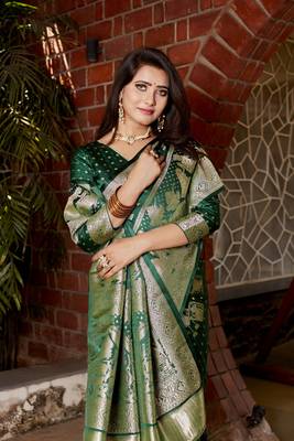 Koram Green Kanjivaram Soft Satin Silk Zari Weaving Border And Woven Pallu Saree With Blouse For Women  4