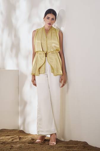 Glamorous golden sleeveless top