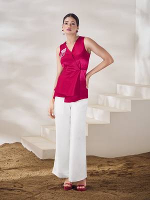 Elegant pink sleeveless top with appliqu   1