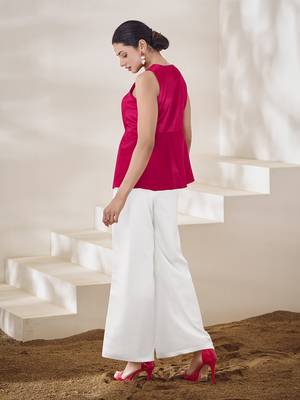 Elegant pink sleeveless top with appliqu   3