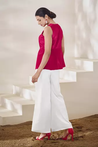 Elegant pink sleeveless top with appliqu  