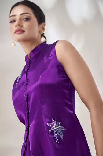 Violet sleeveless mandarin collar top